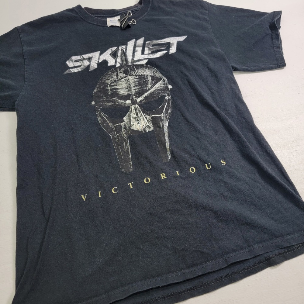 Skillet Victorious Black T-Shirt Men's Sz M Christian Rock Band Ancient‎ Helmet - Picture 2 of 7